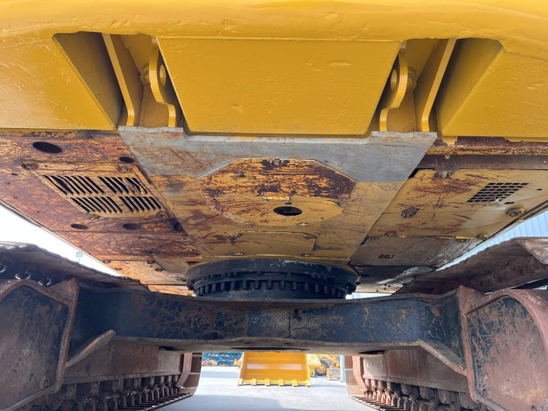 Cat 329E L - Lánctalpas kotró: 5 kép. Cat 329E L - Lánctalpas kotró: 5 kép.