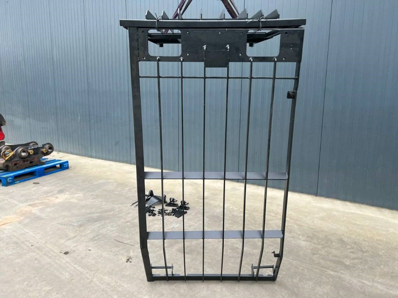 Cat 330C Guard - Fülke és belső tér - Építőipari gépek: 4 kép. Cat 330C Guard - Fülke és belső tér - Építőipari gépek: 4 kép.