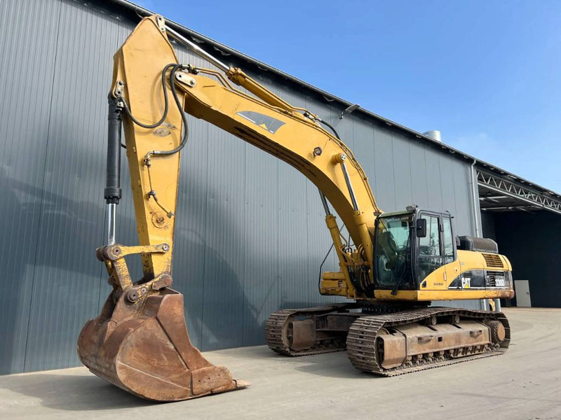 Cat 330D LN - Lánctalpas kotró: 1 kép. Cat 330D LN - Lánctalpas kotró: 1 kép.