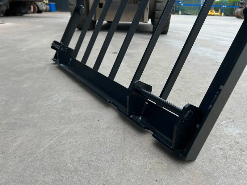 Cat 345C Guard - Fülke és belső tér - Építőipari gépek: 5 kép. Cat 345C Guard - Fülke és belső tér - Építőipari gépek: 5 kép.