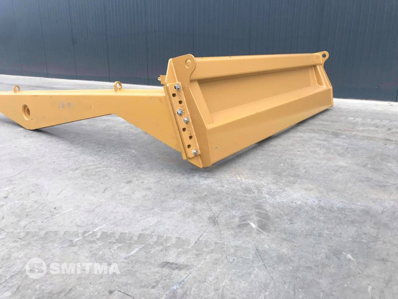 Cat 725C - Emelőhátfal - Építőipari gépek: 2 kép. Cat 725C - Emelőhátfal - Építőipari gépek: 2 kép.