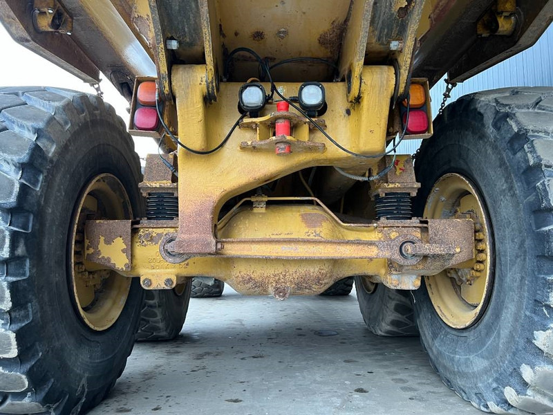 Cat 730 - Csuklós dömper: 5 kép. Cat 730 - Csuklós dömper: 5 kép.