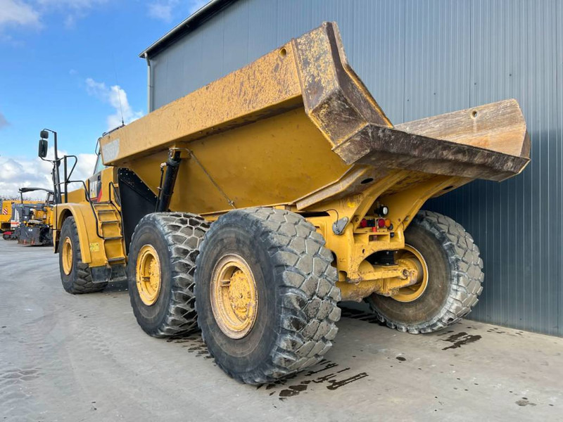 Cat 735 | 735B - Csuklós dömper: 2 kép. Cat 735 | 735B - Csuklós dömper: 2 kép.