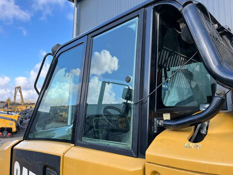 Csuklós dömper Cat 735 | 735B: 19 kép. Csuklós dömper Cat 735 | 735B: 19 kép.