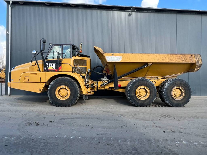 Cat 735B - Csuklós dömper: 5 kép. Cat 735B - Csuklós dömper: 5 kép.