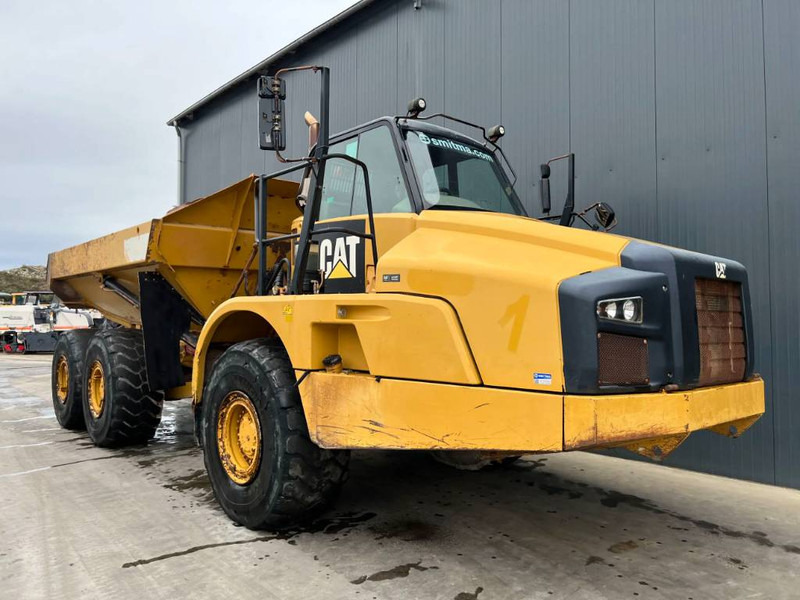 Cat 735B - Csuklós dömper: 3 kép. Cat 735B - Csuklós dömper: 3 kép.