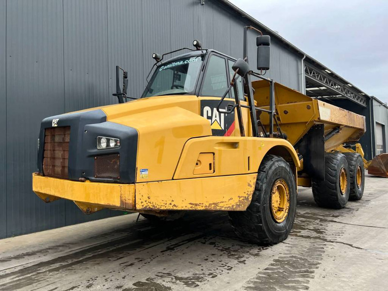 Cat 735B - Csuklós dömper: 1 kép. Cat 735B - Csuklós dömper: 1 kép.