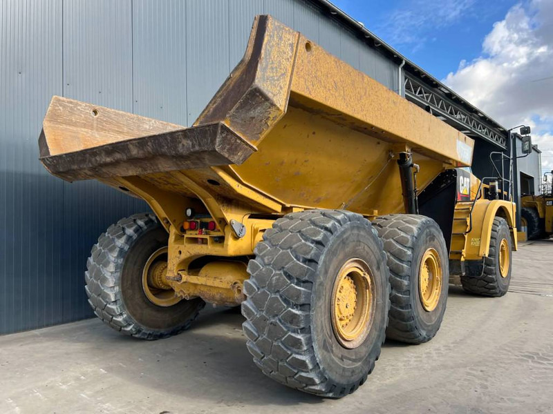 Cat 735B - Csuklós dömper: 4 kép. Cat 735B - Csuklós dömper: 4 kép.