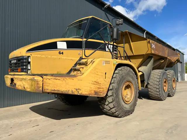 Cat 740 - Csuklós dömper: 1 kép. Cat 740 - Csuklós dömper: 1 kép.