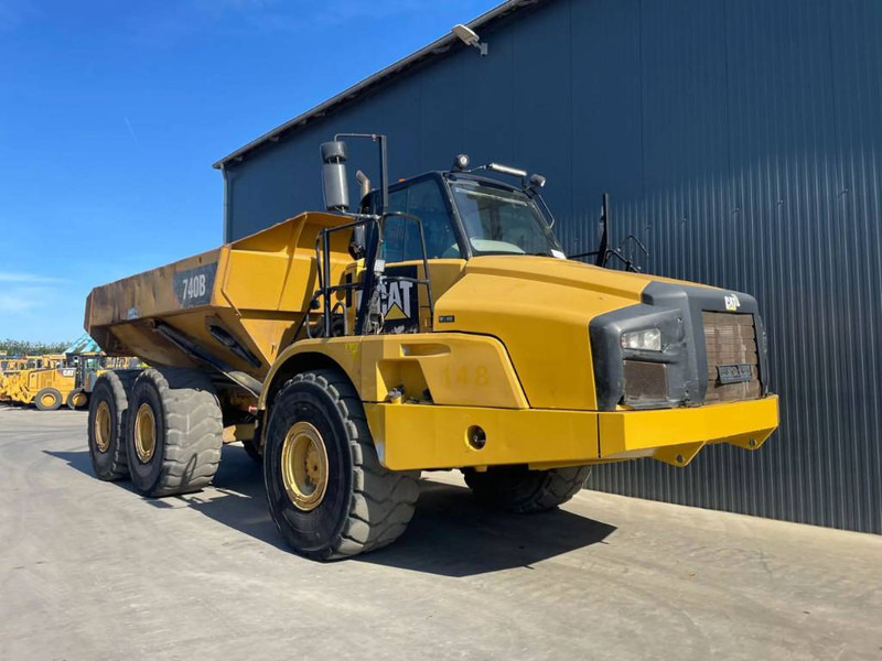 Cat 740B - Csuklós dömper: 3 kép. Cat 740B - Csuklós dömper: 3 kép.