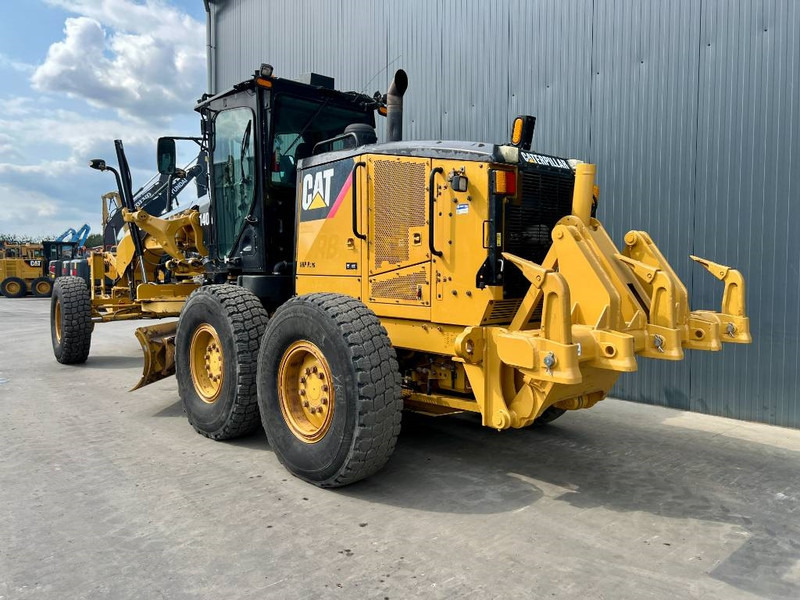 Cat 740B - Csuklós dömper: 3 kép. Cat 740B - Csuklós dömper: 3 kép.