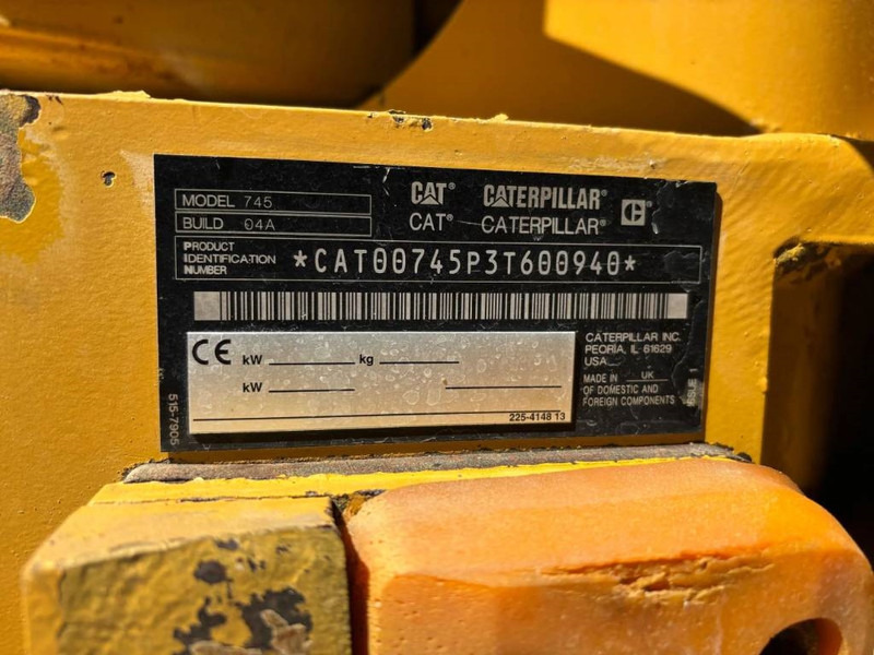 Cat 745 04A - Csuklós dömper: 4 kép. Cat 745 04A - Csuklós dömper: 4 kép.