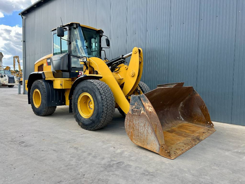 Cat 930K - Gumikerekes homlokrakodó: 2 kép. Cat 930K - Gumikerekes homlokrakodó: 2 kép.