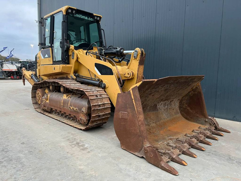 Cat 963D - Lánctalpas homlokrakodó: 3 kép. Cat 963D - Lánctalpas homlokrakodó: 3 kép.