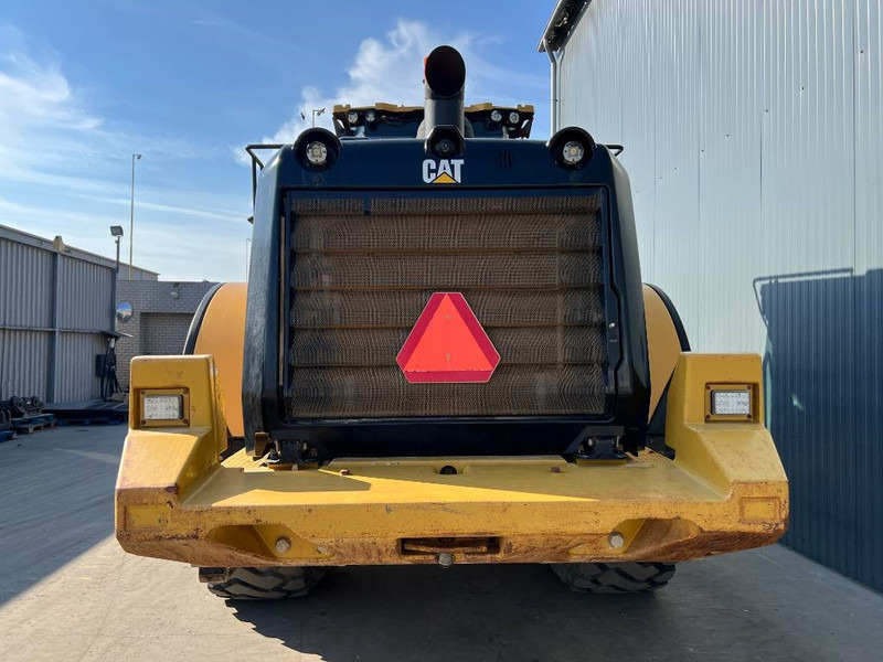 Cat 972M - Gumikerekes homlokrakodó: 4 kép. Cat 972M - Gumikerekes homlokrakodó: 4 kép.