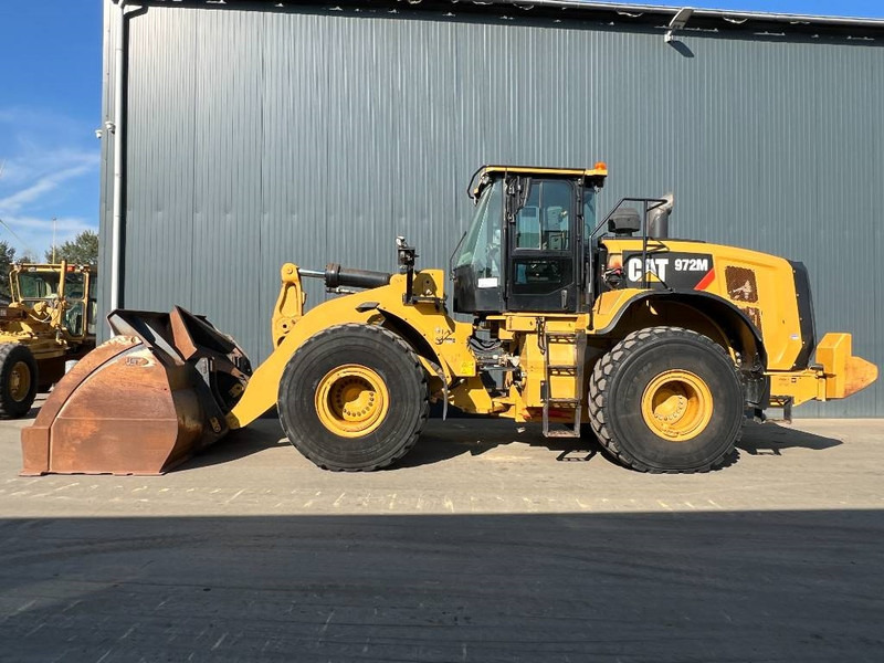 Cat 972M - Gumikerekes homlokrakodó: 2 kép. Cat 972M - Gumikerekes homlokrakodó: 2 kép.