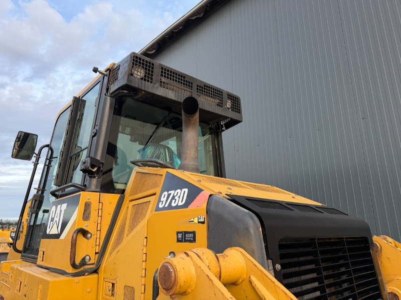 Cat 973D - Lánctalpas homlokrakodó: 5 kép. Cat 973D - Lánctalpas homlokrakodó: 5 kép.