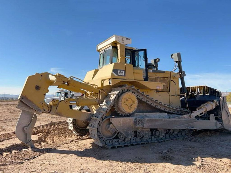 Cat D 10 R - Buldózer: 5 kép. Cat D 10 R - Buldózer: 5 kép.