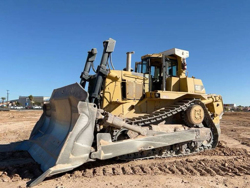 Cat D 10 R - Buldózer: 1 kép. Cat D 10 R - Buldózer: 1 kép.