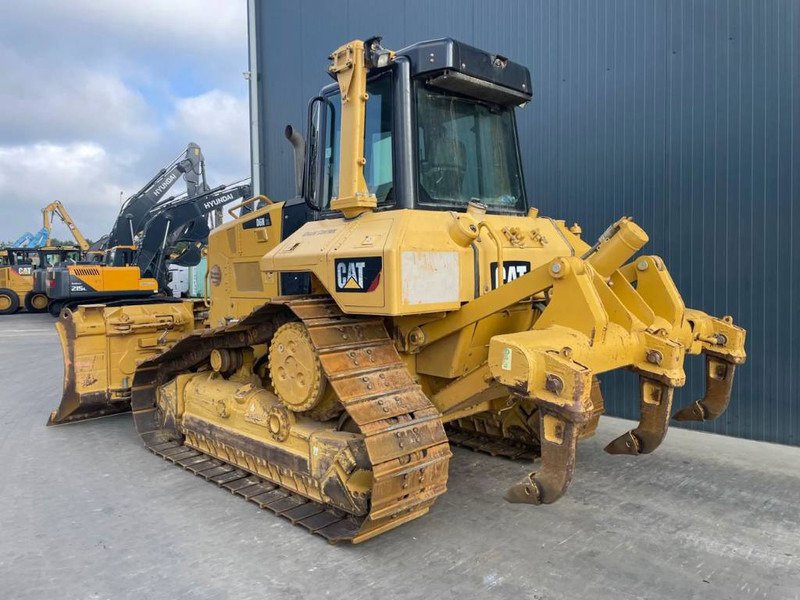 Cat D6N XL - Buldózer: 2 kép. Cat D6N XL - Buldózer: 2 kép.
