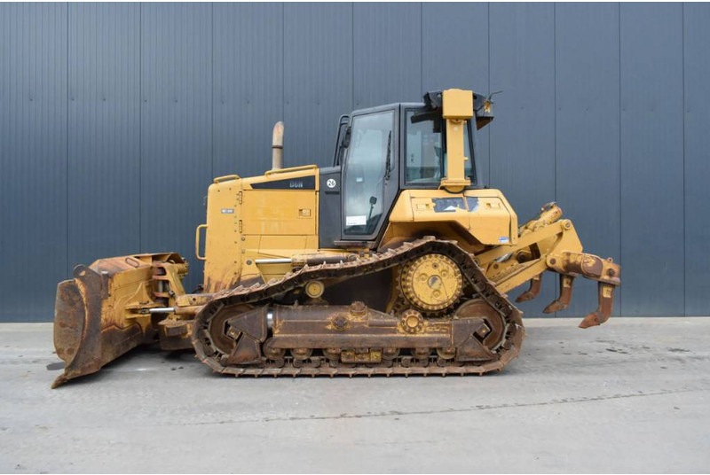 Cat D6N XL - Buldózer: 2 kép. Cat D6N XL - Buldózer: 2 kép.