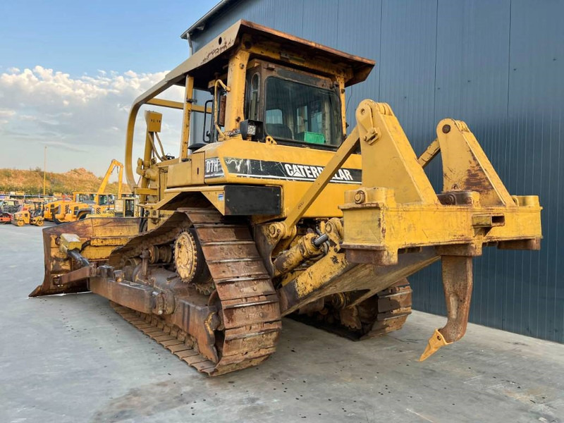 Cat D7H - Buldózer: 2 kép. Cat D7H - Buldózer: 2 kép.
