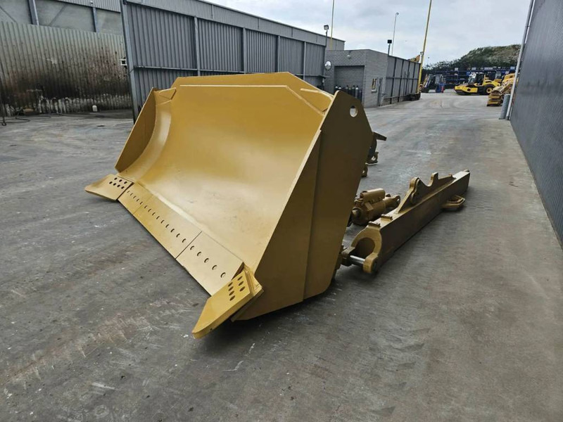 Cat D8T - Tolólap - Építőipari gépek: 4 kép. Cat D8T - Tolólap - Építőipari gépek: 4 kép.