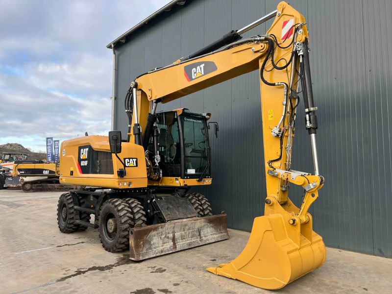 Cat M316F - Gumikerekes kotró: 3 kép. Cat M316F - Gumikerekes kotró: 3 kép.