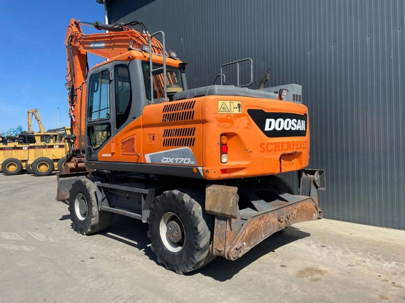 Doosan DX170W-5 - Gumikerekes kotró: 2 kép. Doosan DX170W-5 - Gumikerekes kotró: 2 kép.