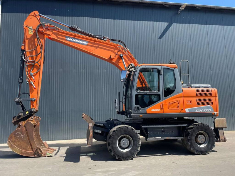 Doosan DX170W-5 - Gumikerekes kotró: 5 kép. Doosan DX170W-5 - Gumikerekes kotró: 5 kép.