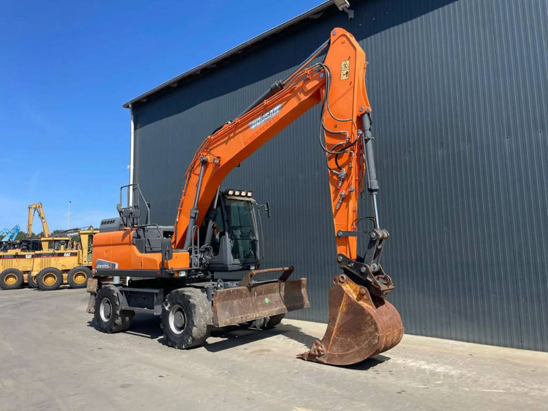Doosan DX170W-5 - Gumikerekes kotró: 3 kép. Doosan DX170W-5 - Gumikerekes kotró: 3 kép.