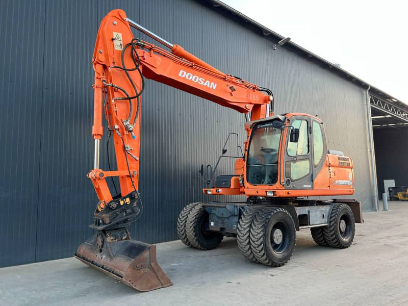 Doosan DX170W - Gumikerekes kotró: 1 kép. Doosan DX170W - Gumikerekes kotró: 1 kép.