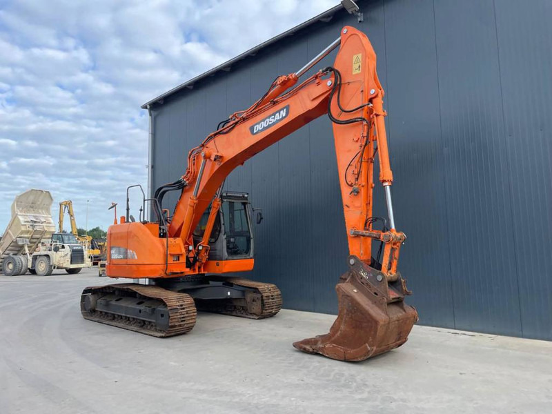Doosan DX235LCR - Lánctalpas kotró: 3 kép. Doosan DX235LCR - Lánctalpas kotró: 3 kép.
