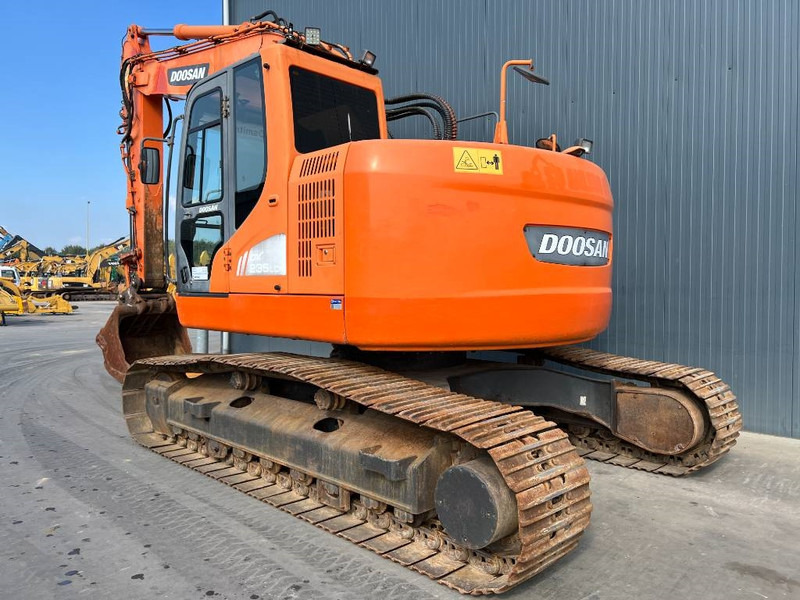 Doosan DX235LCR - Lánctalpas kotró: 3 kép. Doosan DX235LCR - Lánctalpas kotró: 3 kép.
