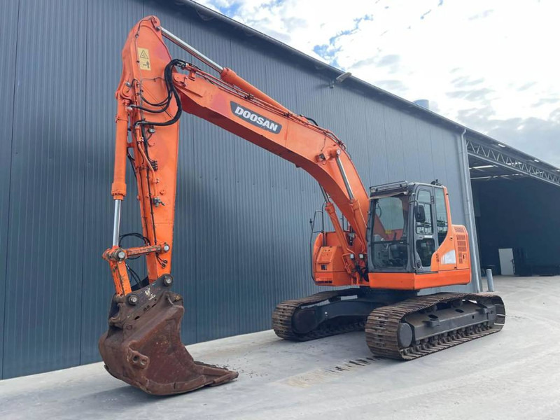 Doosan DX235LCR - Lánctalpas kotró: 1 kép. Doosan DX235LCR - Lánctalpas kotró: 1 kép.