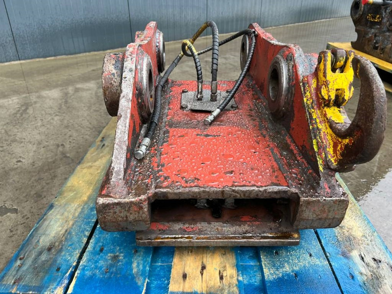 Engcon S70 - 323D - Gyorscsatlakozó - Építőipari gépek: 2 kép. Engcon S70 - 323D - Gyorscsatlakozó - Építőipari gépek: 2 kép.