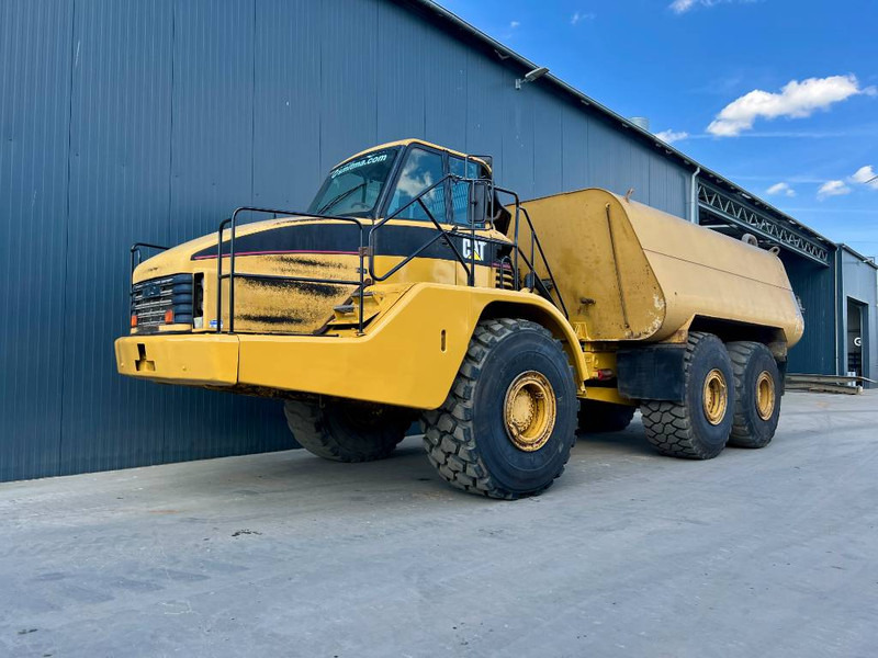 Cat 740 Water Truck - Építőipari gépek: 3 kép. Cat 740 Water Truck - Építőipari gépek: 3 kép.