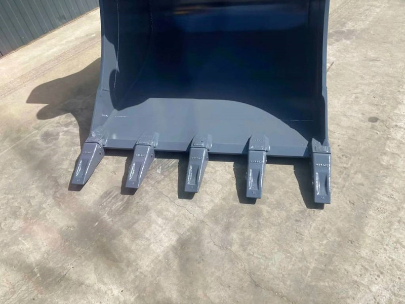 Hitachi ZX225 - 1.20m - Kanál - Építőipari gépek: 2 kép. Hitachi ZX225 - 1.20m - Kanál - Építőipari gépek: 2 kép.