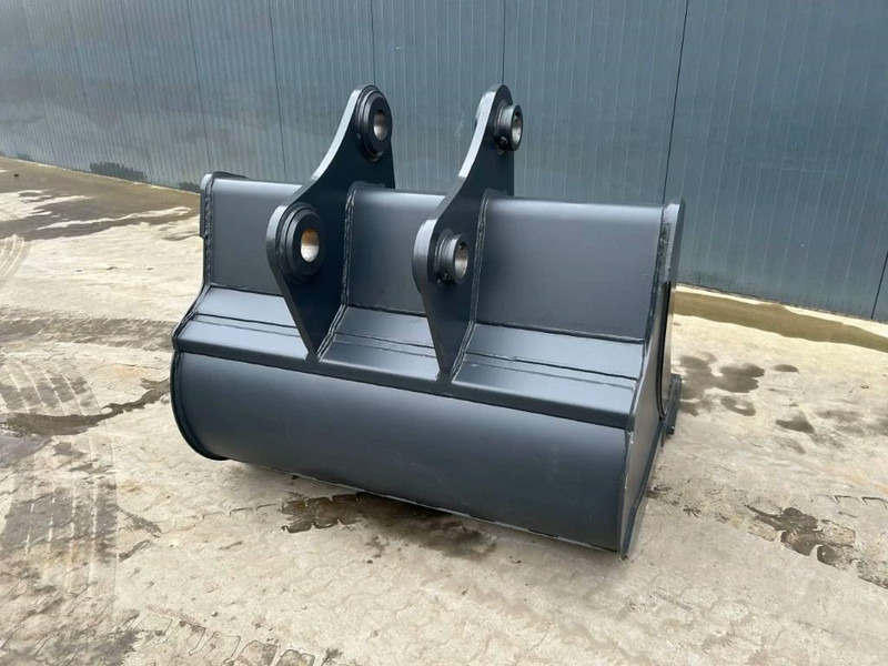 Hitachi ZX225 - 1.40m - Kanál - Építőipari gépek: 4 kép. Hitachi ZX225 - 1.40m - Kanál - Építőipari gépek: 4 kép.