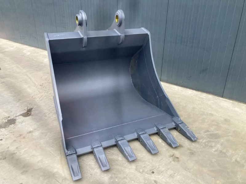 Hitachi ZX300 - Kanál - Építőipari gépek: 3 kép. Hitachi ZX300 - Kanál - Építőipari gépek: 3 kép.