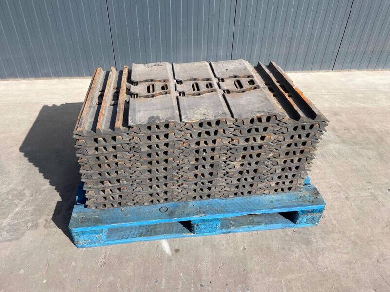 Hyundai R210 / R215 / R220 / R235 / R250 / R260 - Keret/ Alváz - Építőipari gépek: 4 kép. Hyundai R210 / R215 / R220 / R235 / R250 / R260 - Keret/ Alváz - Építőipari gépek: 4 kép.