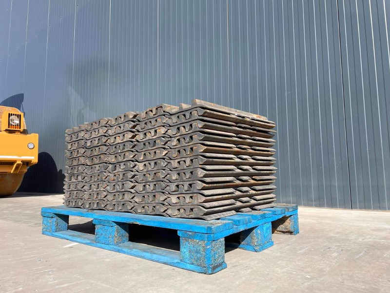 Hyundai R210 / R215 / R220 / R235 / R250 / R260 - Keret/ Alváz - Építőipari gépek: 2 kép. Hyundai R210 / R215 / R220 / R235 / R250 / R260 - Keret/ Alváz - Építőipari gépek: 2 kép.