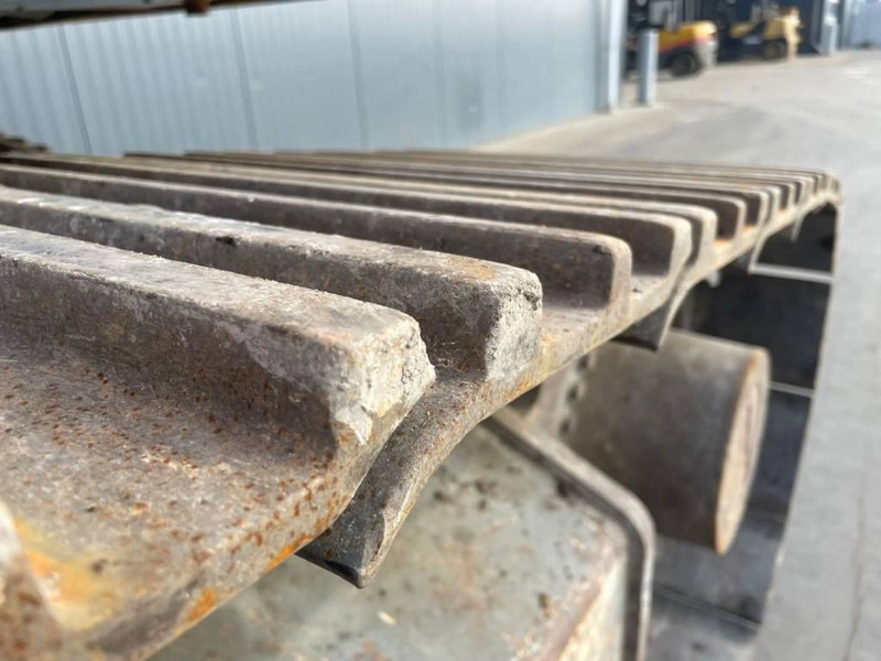 Liebherr R922 SLC - Lánctalpas kotró: 5 kép. Liebherr R922 SLC - Lánctalpas kotró: 5 kép.