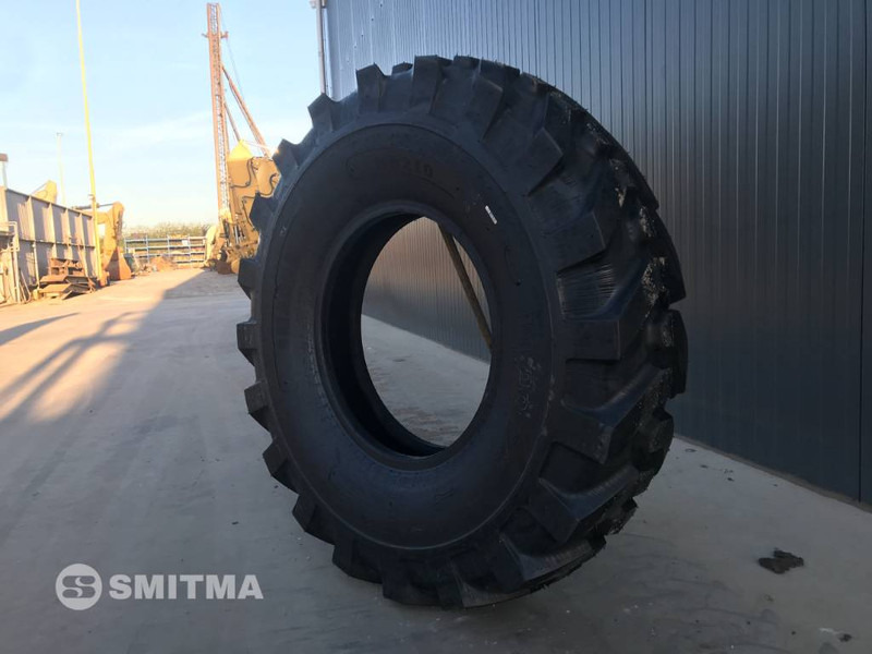 Magna 1400 x 24 - Gumiabroncsok és felnik - Építőipari gépek: 3 kép. Magna 1400 x 24 - Gumiabroncsok és felnik - Építőipari gépek: 3 kép.