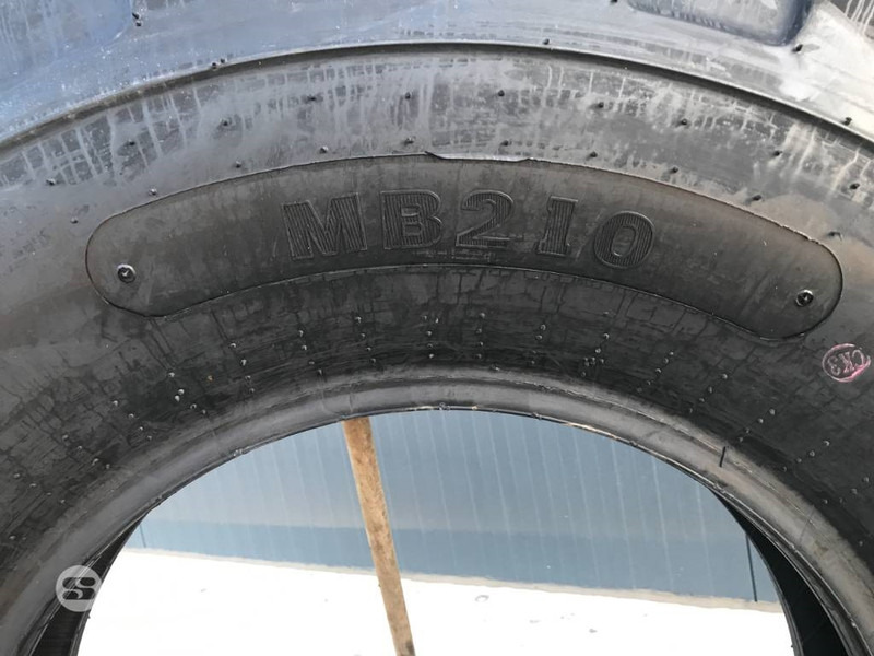 Magna 1400 x 24 - Gumiabroncsok és felnik - Építőipari gépek: 4 kép. Magna 1400 x 24 - Gumiabroncsok és felnik - Építőipari gépek: 4 kép.