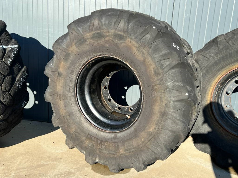 Michelin 445/70R19.5 incl. rim - Gumiabroncsok és felnik - Építőipari gépek: 4 kép. Michelin 445/70R19.5 incl. rim - Gumiabroncsok és felnik - Építőipari gépek: 4 kép.