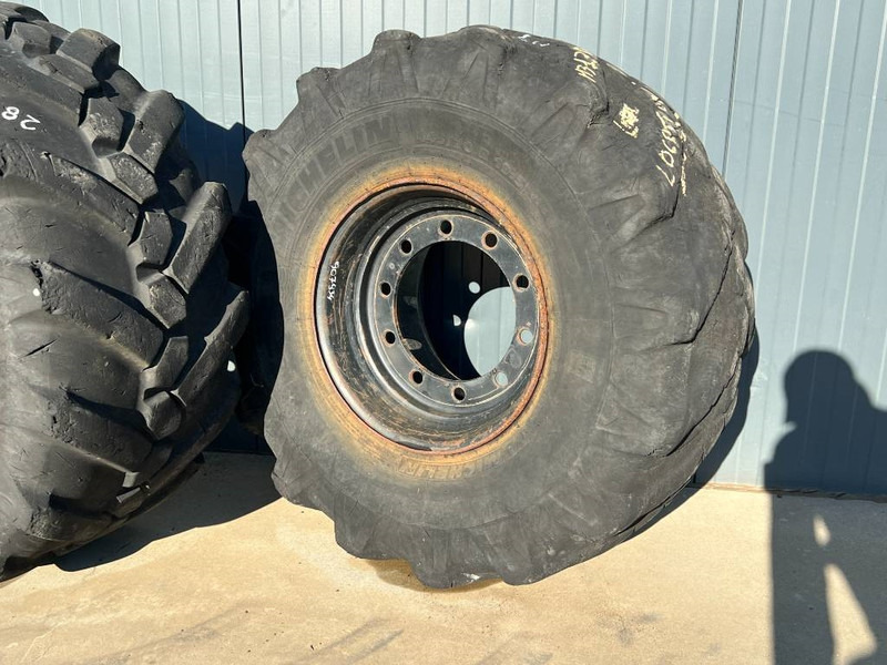 Michelin 445/70R19.5 incl. rim - Gumiabroncsok és felnik - Építőipari gépek: 5 kép. Michelin 445/70R19.5 incl. rim - Gumiabroncsok és felnik - Építőipari gépek: 5 kép.