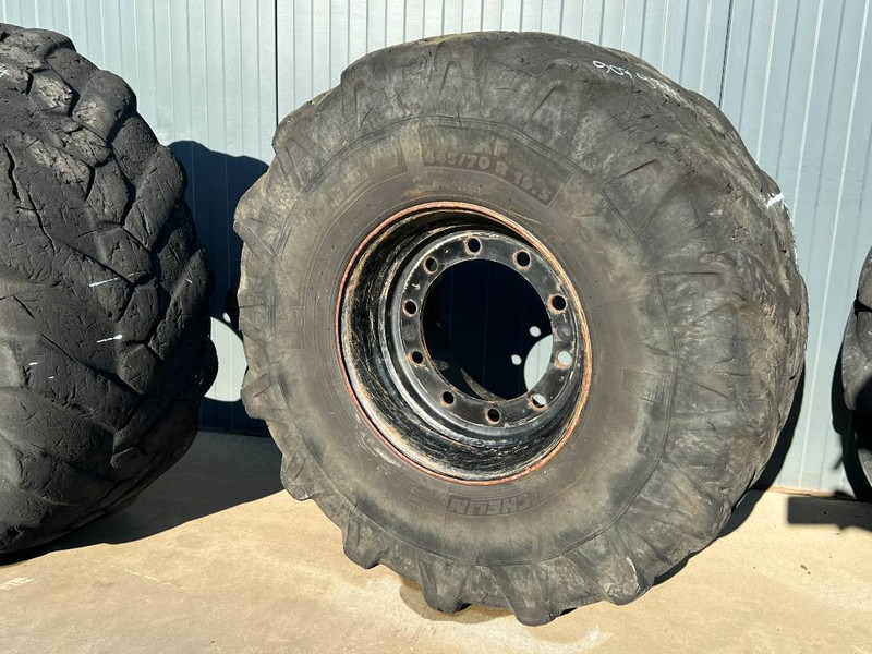 Michelin 445/70R19.5 incl. rim - Gumiabroncsok és felnik - Építőipari gépek: 3 kép. Michelin 445/70R19.5 incl. rim - Gumiabroncsok és felnik - Építőipari gépek: 3 kép.