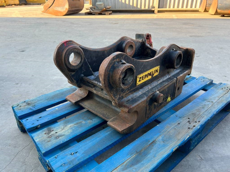 OilQuick OQ65 - 311F / 313F / 315F - Gyorscsatlakozó - Építőipari gépek: 4 kép. OilQuick OQ65 - 311F / 313F / 315F - Gyorscsatlakozó - Építőipari gépek: 4 kép.