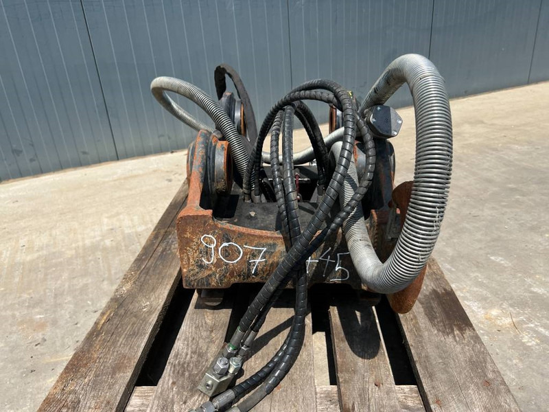 OilQuick OQ65 - M314F / M316F / M318F - Gyorscsatlakozó - Építőipari gépek: 2 kép. OilQuick OQ65 - M314F / M316F / M318F - Gyorscsatlakozó - Építőipari gépek: 2 kép.